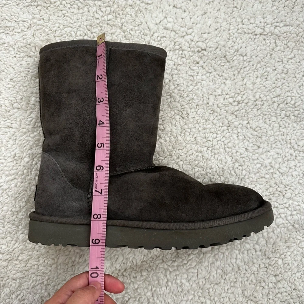 UGG Classic Short Grey Sheepskin Boots Size 9